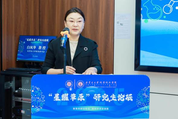 男人和女人在电视前AI 生成的内容可能不正确。